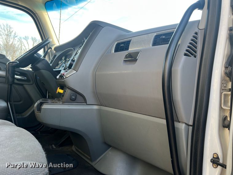 image for item MM9072 2015 Kenworth T680  semi truck