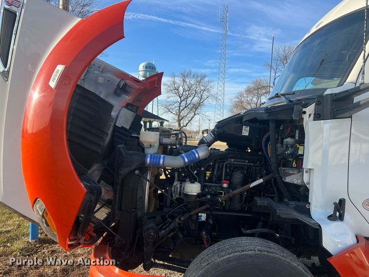 image for item MM9072 2015 Kenworth T680  semi truck