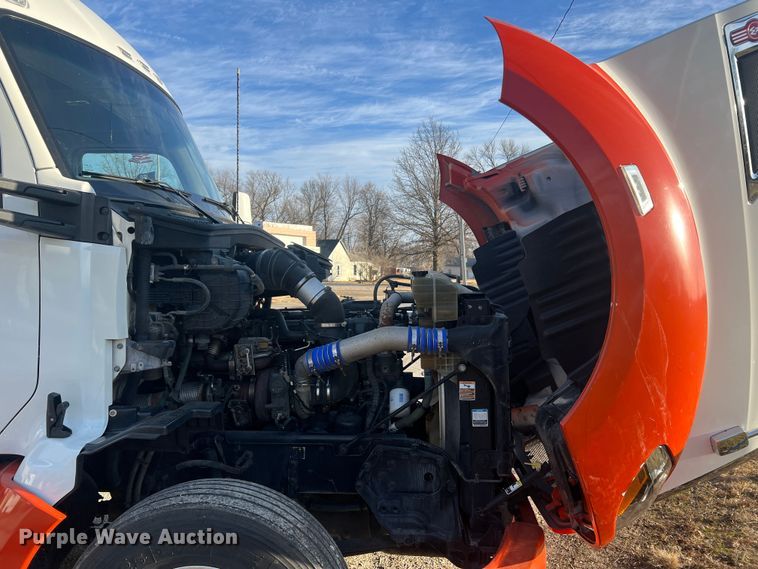 image for item MM9072 2015 Kenworth T680  semi truck