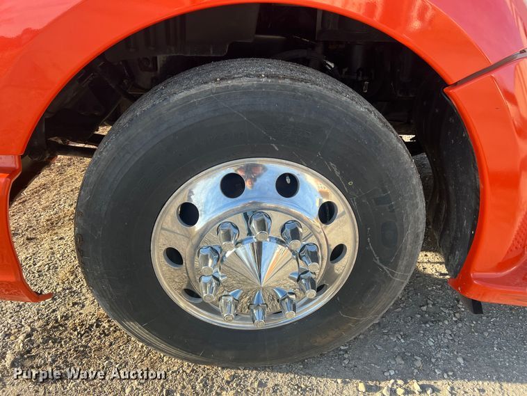 image for item MM9072 2015 Kenworth T680  semi truck