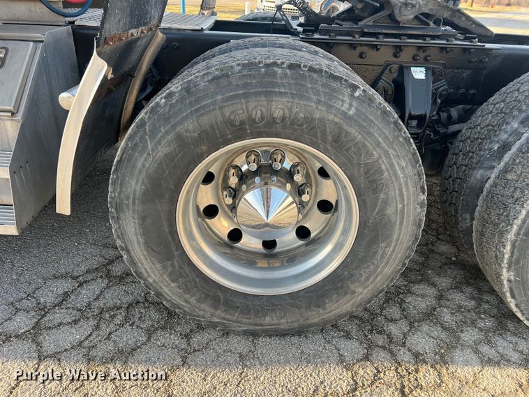 image for item MM9072 2015 Kenworth T680  semi truck