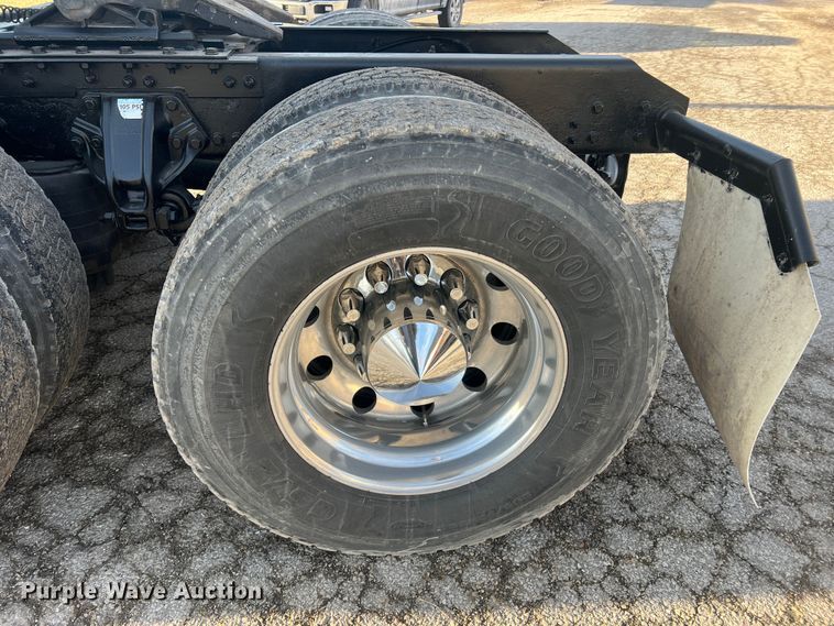 image for item MM9072 2015 Kenworth T680  semi truck