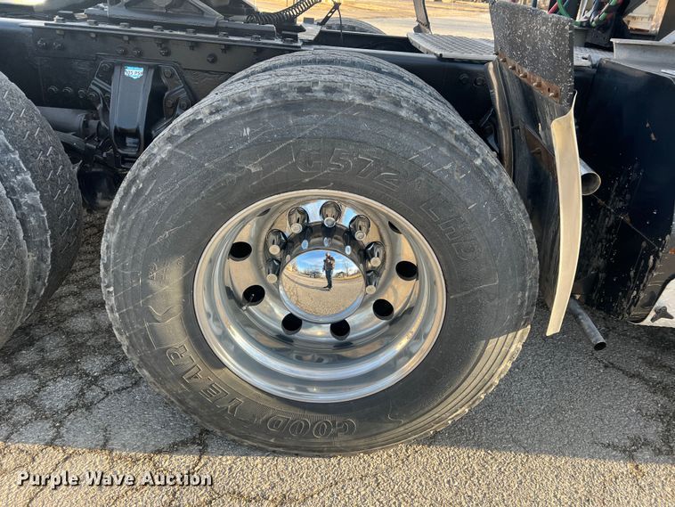 image for item MM9072 2015 Kenworth T680  semi truck