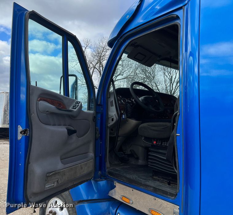 image for item MM9085 2007 Peterbilt 387  semi truck