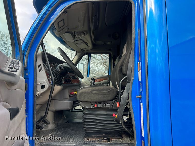 image for item MM9085 2007 Peterbilt 387  semi truck