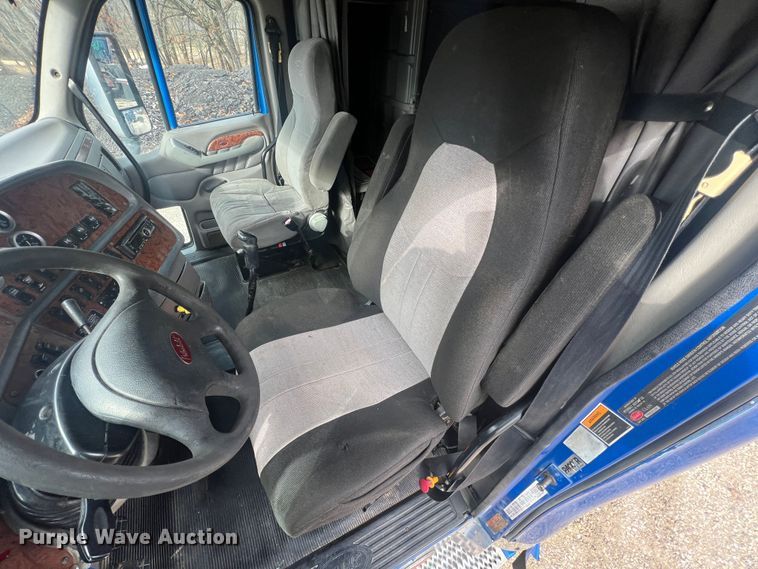 image for item MM9085 2007 Peterbilt 387  semi truck