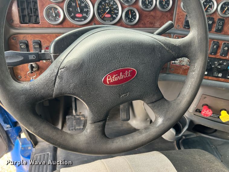 image for item MM9085 2007 Peterbilt 387  semi truck