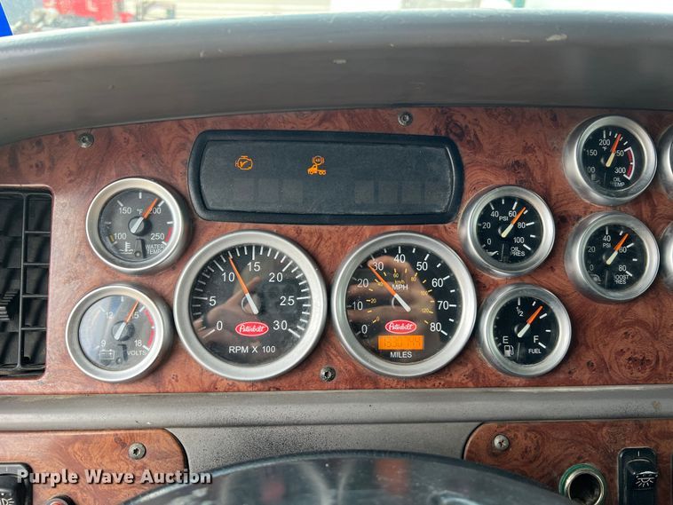 image for item MM9085 2007 Peterbilt 387  semi truck