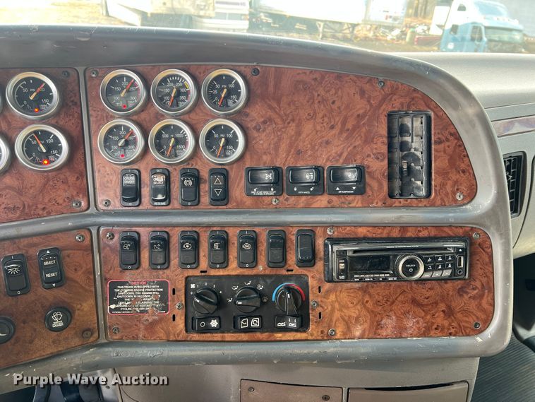 image for item MM9085 2007 Peterbilt 387  semi truck