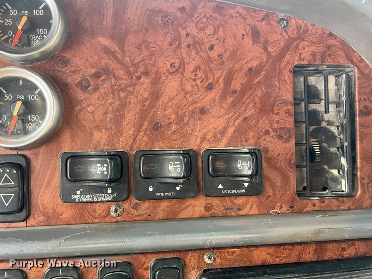 image for item MM9085 2007 Peterbilt 387  semi truck