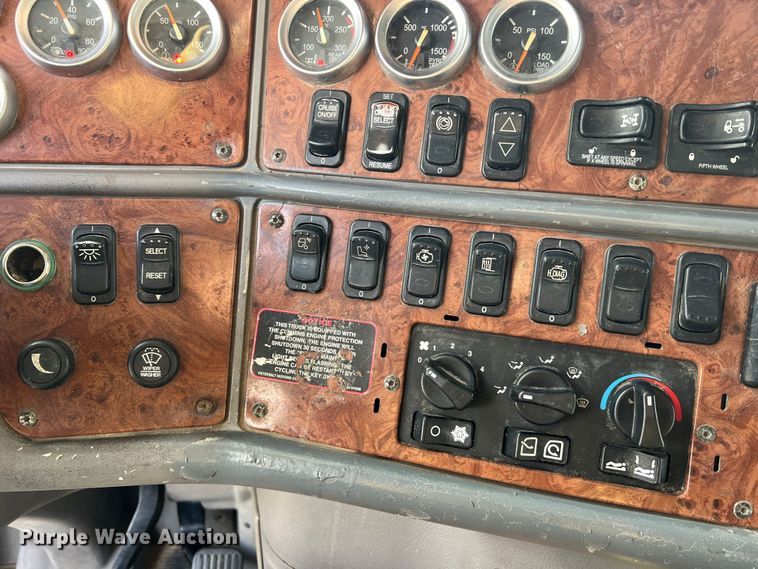 image for item MM9085 2007 Peterbilt 387  semi truck