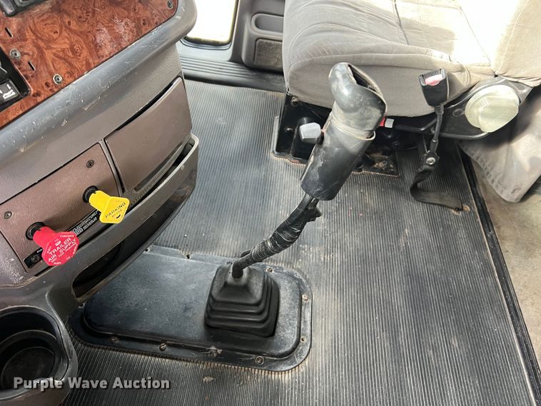 image for item MM9085 2007 Peterbilt 387  semi truck