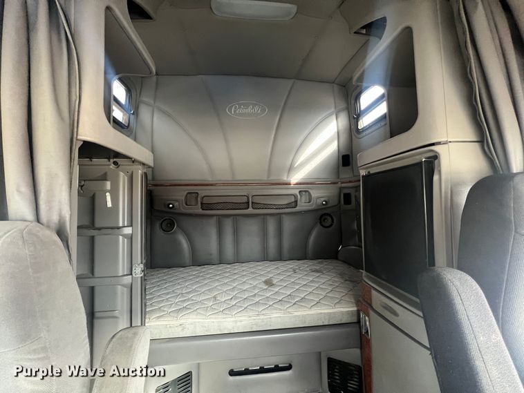 image for item MM9085 2007 Peterbilt 387  semi truck