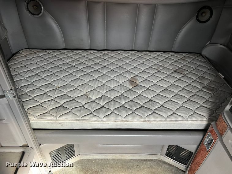 image for item MM9085 2007 Peterbilt 387  semi truck