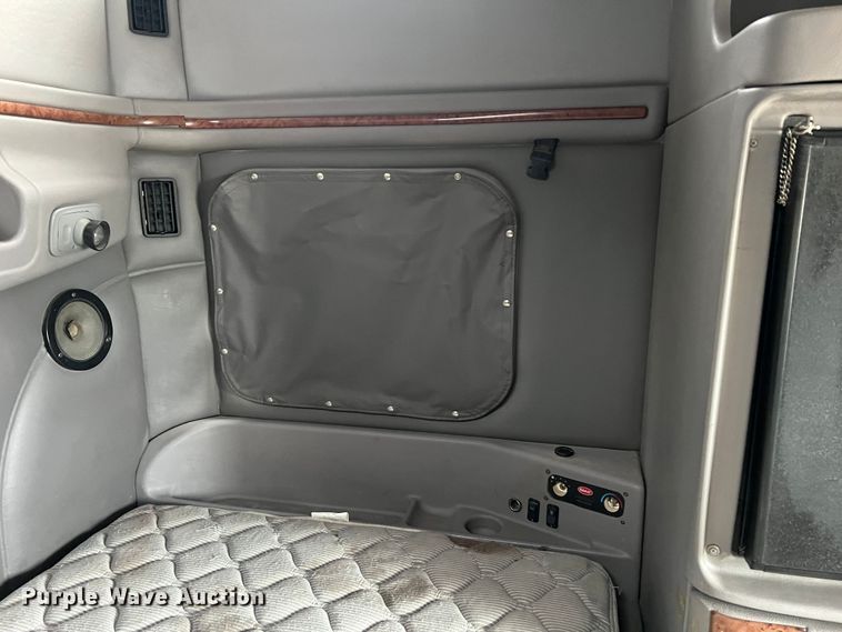 image for item MM9085 2007 Peterbilt 387  semi truck