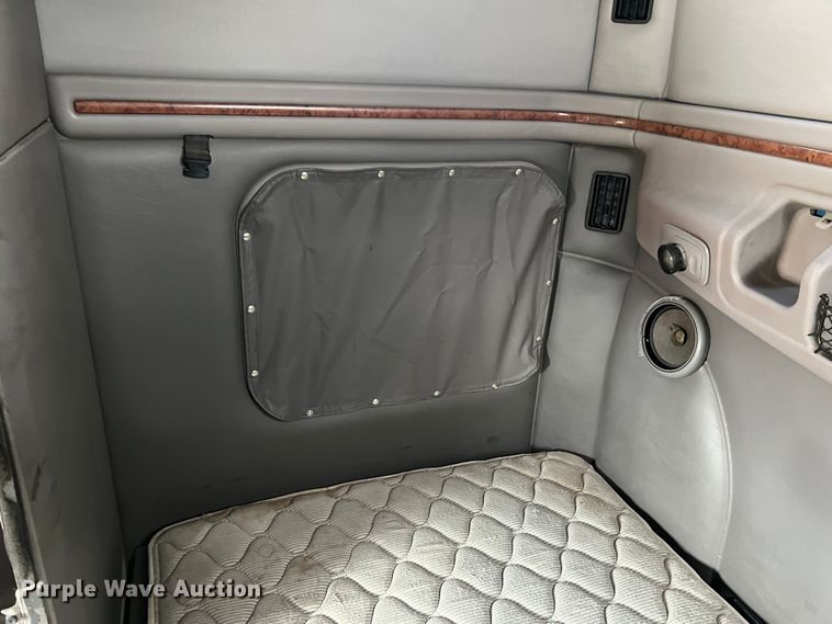 image for item MM9085 2007 Peterbilt 387  semi truck