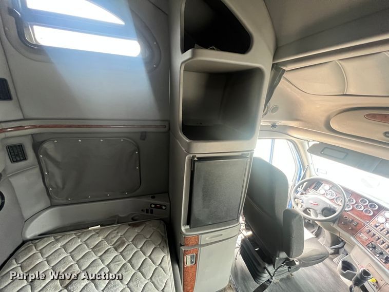 image for item MM9085 2007 Peterbilt 387  semi truck