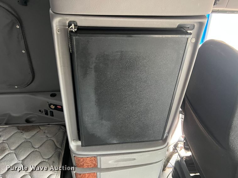 image for item MM9085 2007 Peterbilt 387  semi truck