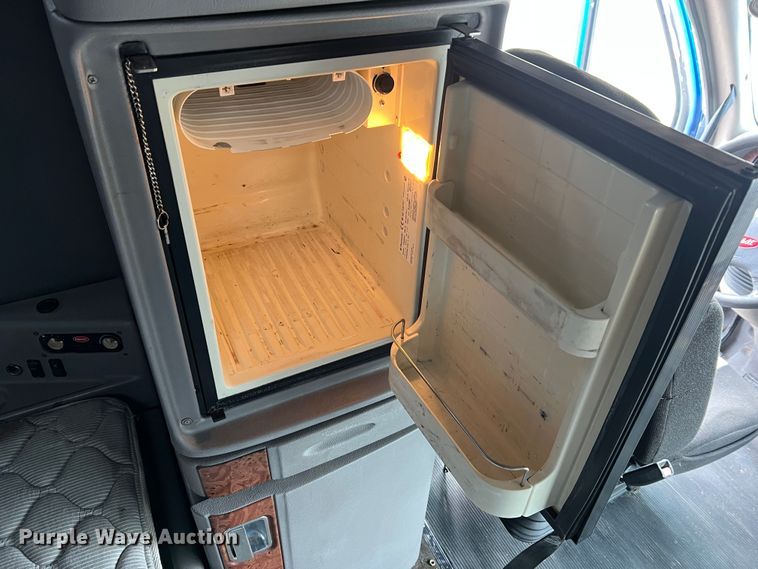 image for item MM9085 2007 Peterbilt 387  semi truck