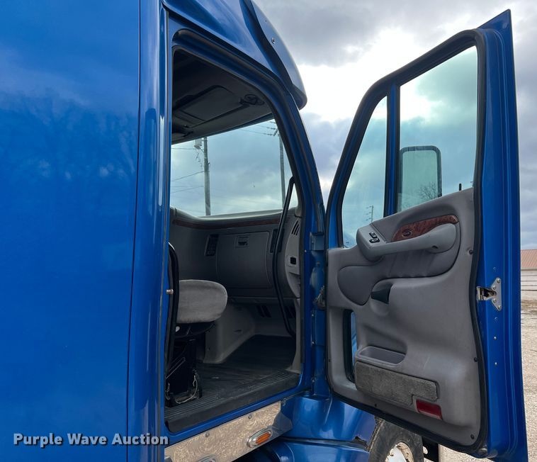 image for item MM9085 2007 Peterbilt 387  semi truck