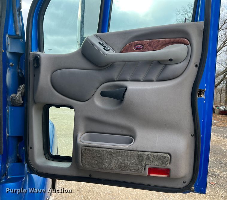 image for item MM9085 2007 Peterbilt 387  semi truck