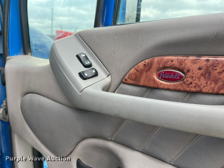 image for item MM9085 2007 Peterbilt 387  semi truck