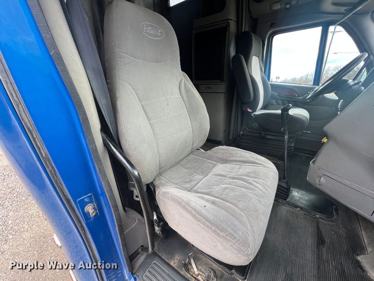 image for item MM9085 2007 Peterbilt 387  semi truck