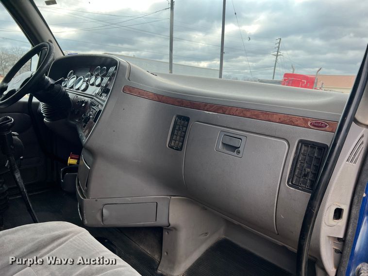 image for item MM9085 2007 Peterbilt 387  semi truck