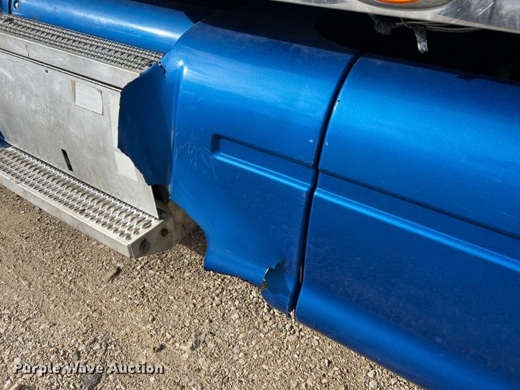 image for item MM9085 2007 Peterbilt 387  semi truck