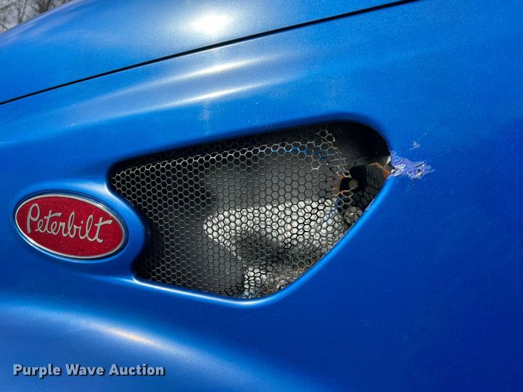 image for item MM9085 2007 Peterbilt 387  semi truck