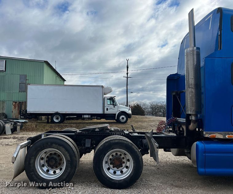 image for item MM9085 2007 Peterbilt 387  semi truck