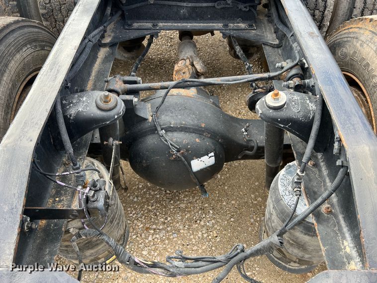 image for item MM9085 2007 Peterbilt 387  semi truck