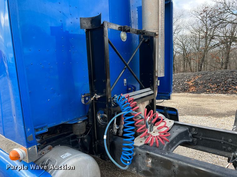 image for item MM9085 2007 Peterbilt 387  semi truck