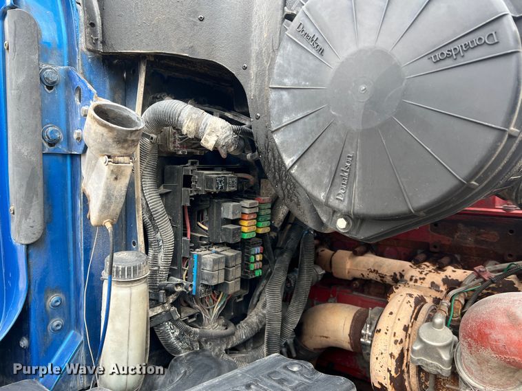 image for item MM9085 2007 Peterbilt 387  semi truck