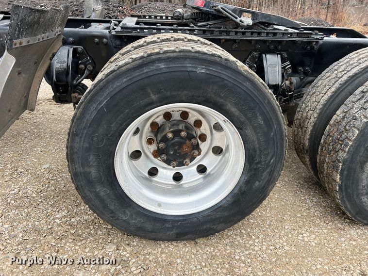 image for item MM9085 2007 Peterbilt 387  semi truck