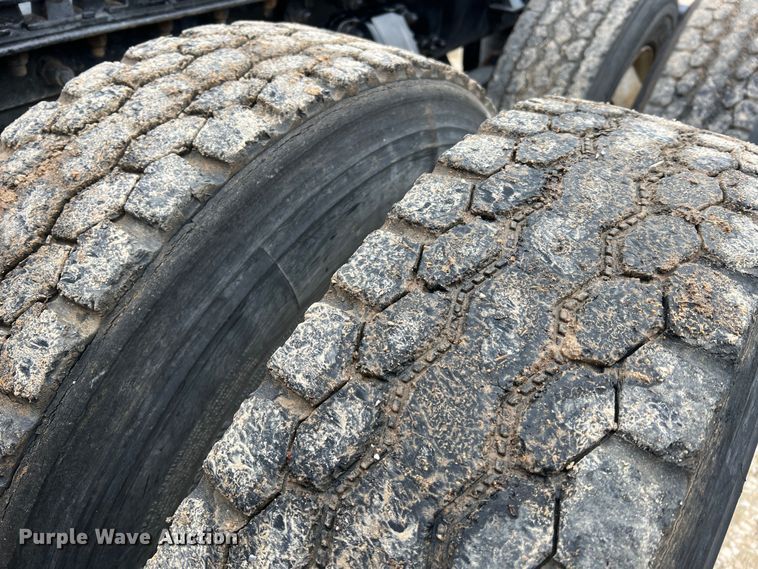 image for item MM9085 2007 Peterbilt 387  semi truck