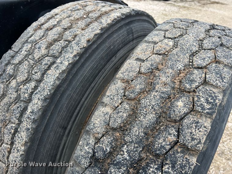 image for item MM9085 2007 Peterbilt 387  semi truck