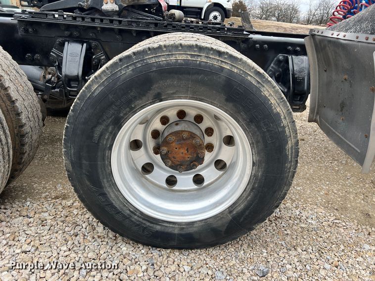 image for item MM9085 2007 Peterbilt 387  semi truck