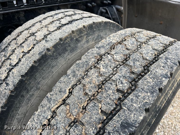 image for item MM9085 2007 Peterbilt 387  semi truck