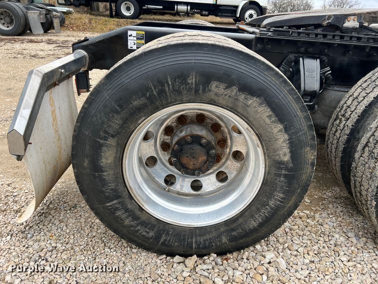 image for item MM9085 2007 Peterbilt 387  semi truck