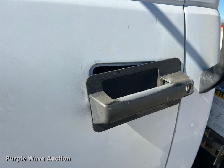 image for item MM9097 2001 Chevrolet C6500  rollback truck