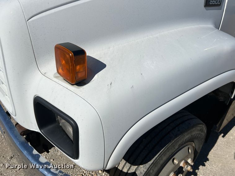 image for item MM9097 2001 Chevrolet C6500  rollback truck