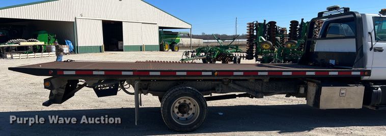 image for item MM9097 2001 Chevrolet C6500  rollback truck