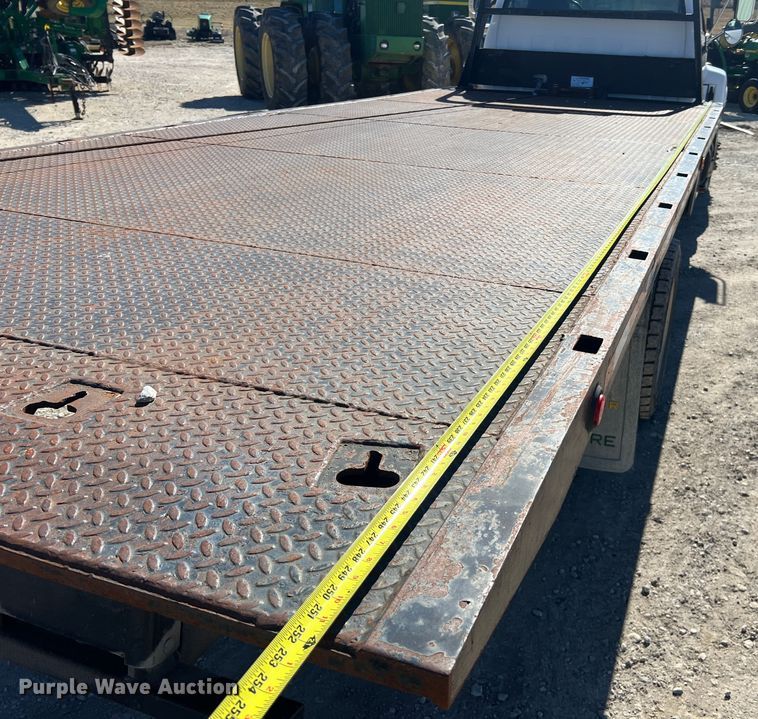 image for item MM9097 2001 Chevrolet C6500  rollback truck