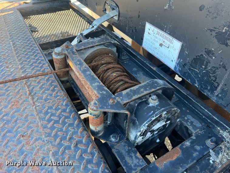 image for item MM9097 2001 Chevrolet C6500  rollback truck