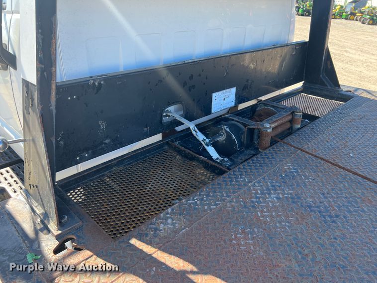 image for item MM9097 2001 Chevrolet C6500  rollback truck