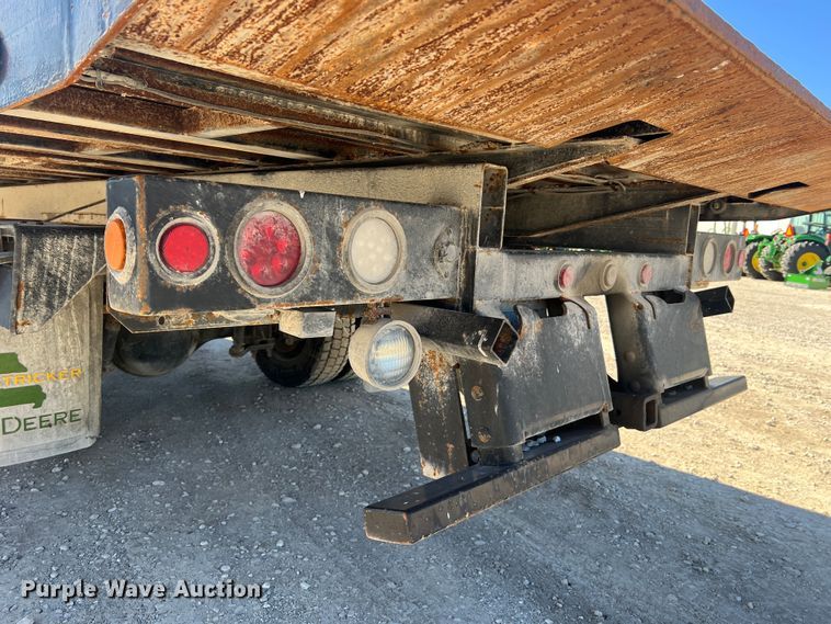 image for item MM9097 2001 Chevrolet C6500  rollback truck