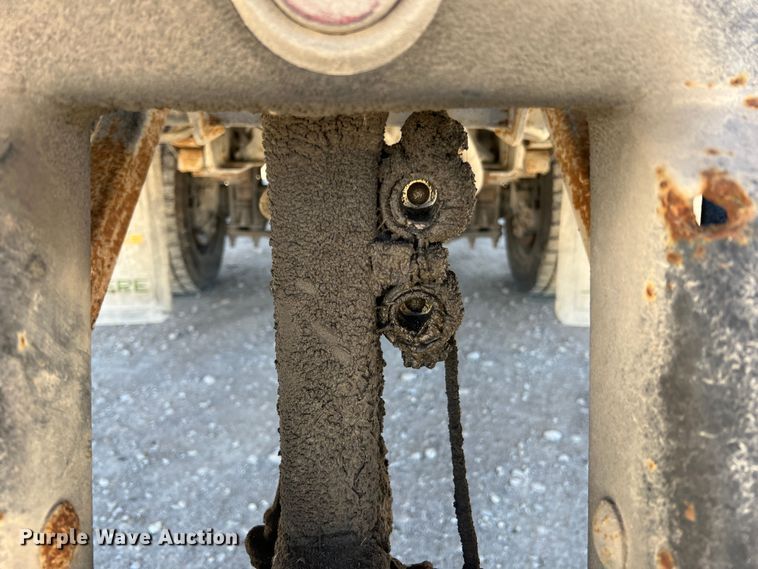 image for item MM9097 2001 Chevrolet C6500  rollback truck