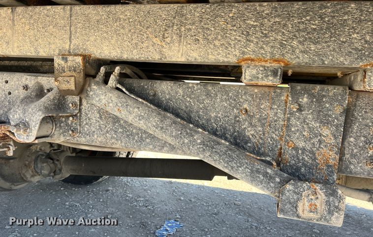 image for item MM9097 2001 Chevrolet C6500  rollback truck