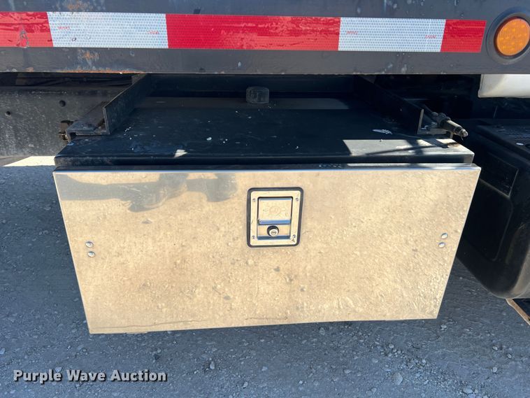 image for item MM9097 2001 Chevrolet C6500  rollback truck